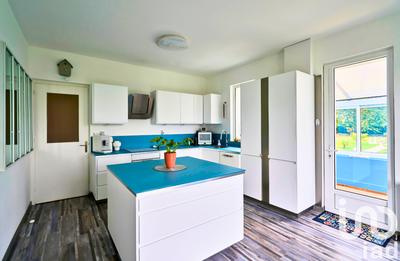 Maison - 270 m² - 11 pièces