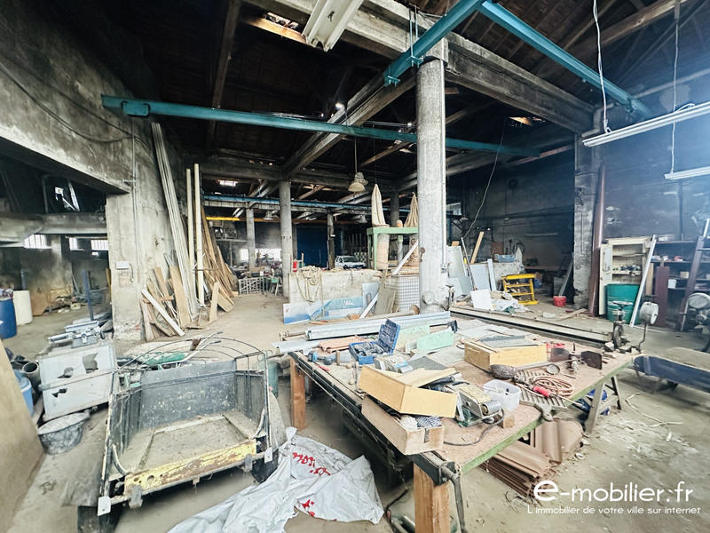 Local d'activités - 937 m²