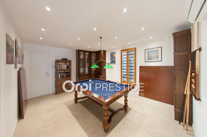 Villa - 325 m² - 6 pièces