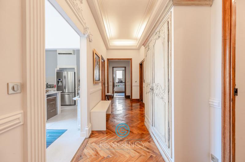 Appartement - 212 m² - 5 pièces