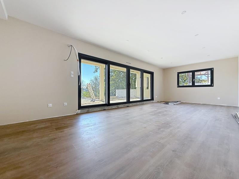 Maison - 220 m² - 8 pièces