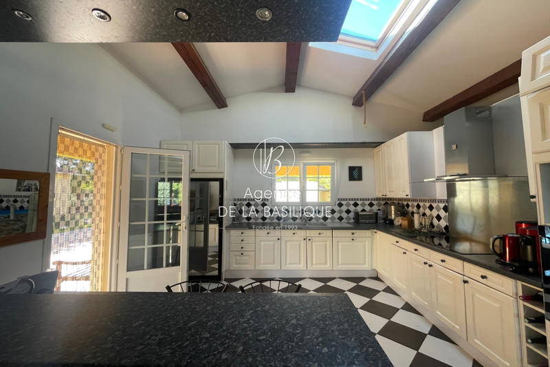 Maison - 300 m² - 7 pièces