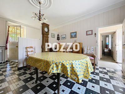 Maison - 180 m² - 8 pièces