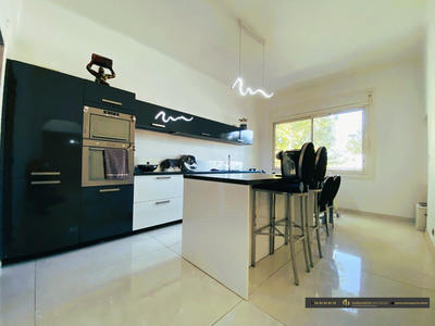 Maison - 130 m² - 3 pièces