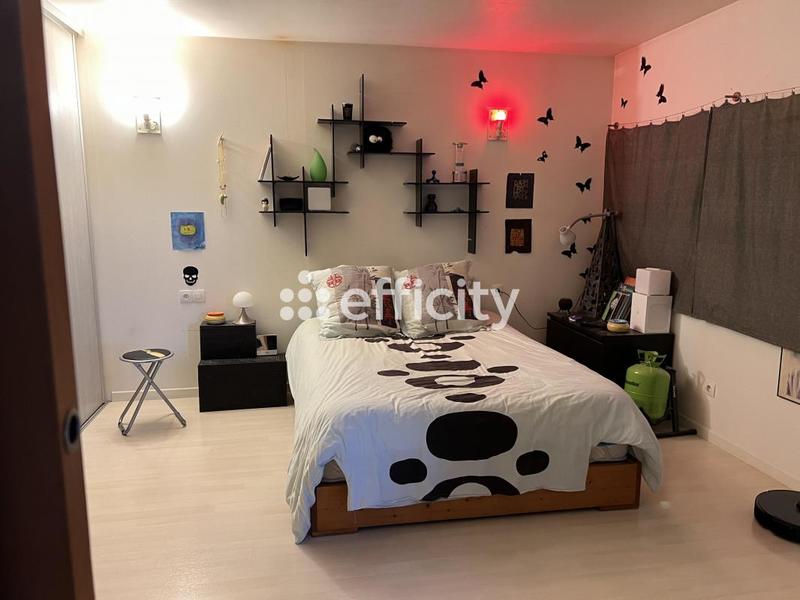 Maison - 218 m² - 8 pièces