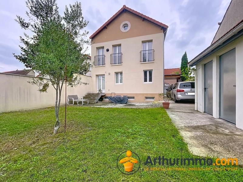 Maison - 225 m² - 10 pièces