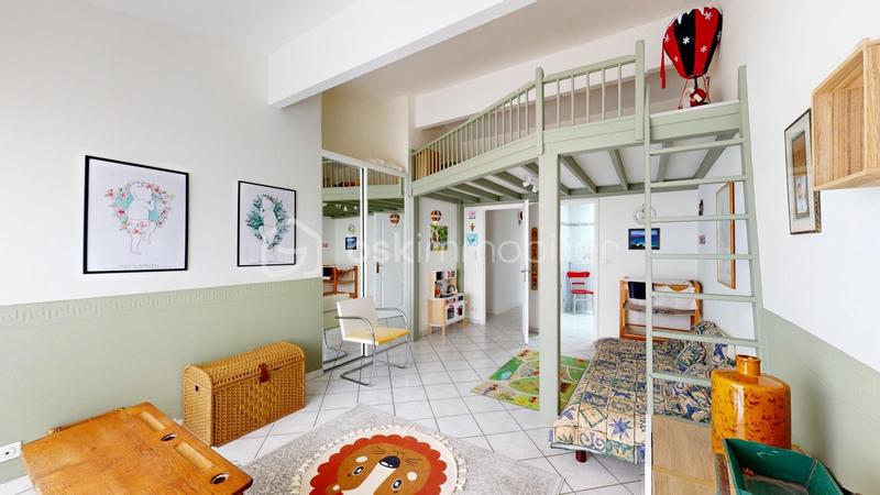 Maison - 340 m² - 10 pièces