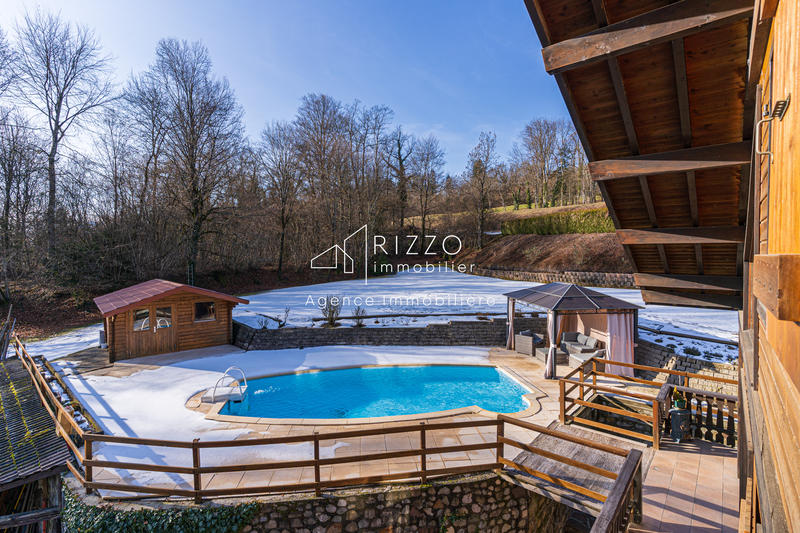 Maison - 222 m² - 5 pièces