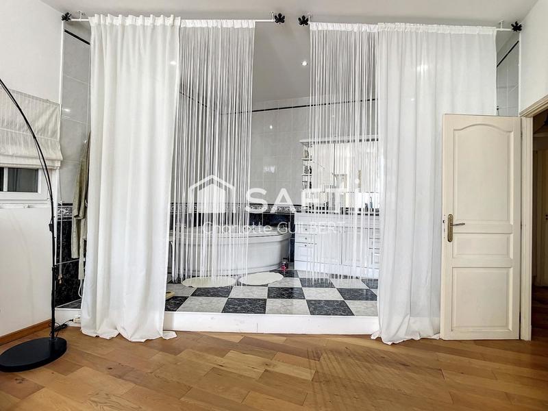 Maison - 290 m² - 6 pièces