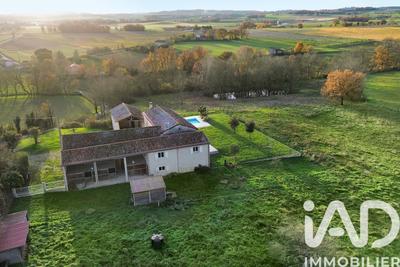 Maison - 324 m² - 5 pièces