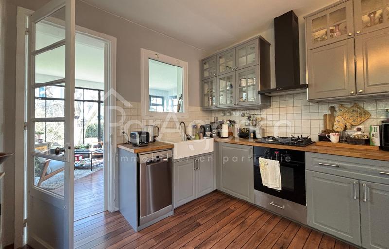 Maison - 248 m² - 9 pièces