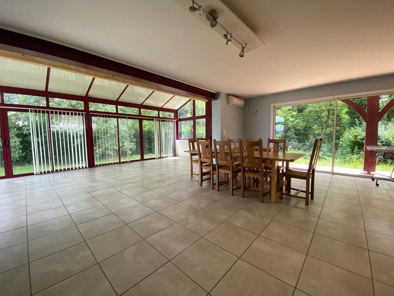 Maison - 260 m² - 10 pièces