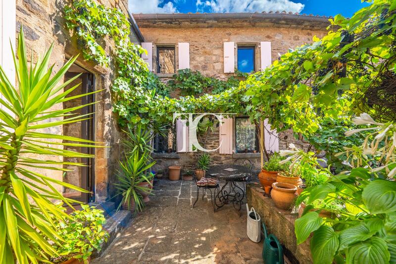 Maison - 350 m² - 11 pièces