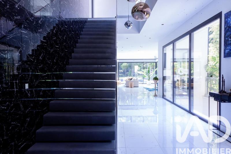 Maison de maîtres - 695 m² - 16 pièces