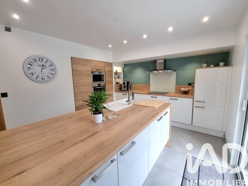 Maison - 185 m² - 9 pièces