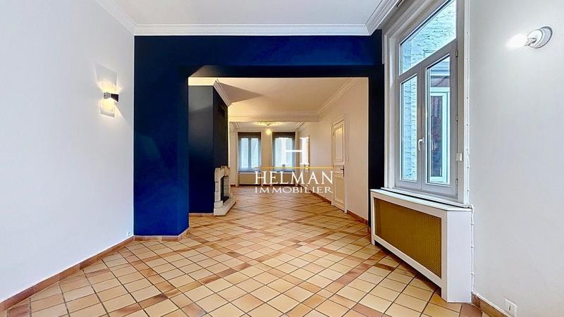 Maison - 230 m² - 11 pièces