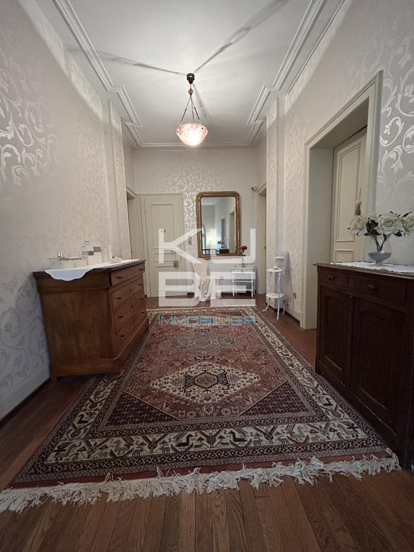 Maison - 280 m² - 12 pièces