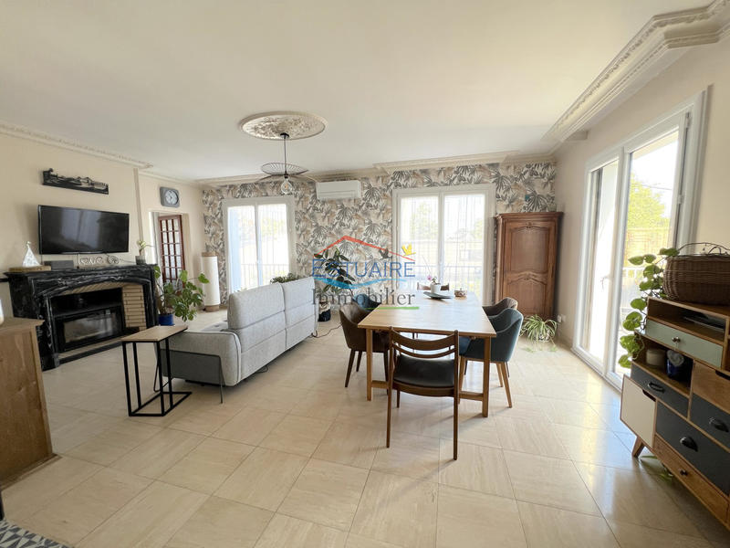 Maison traditionnelle - 220 m² - 8 pièces