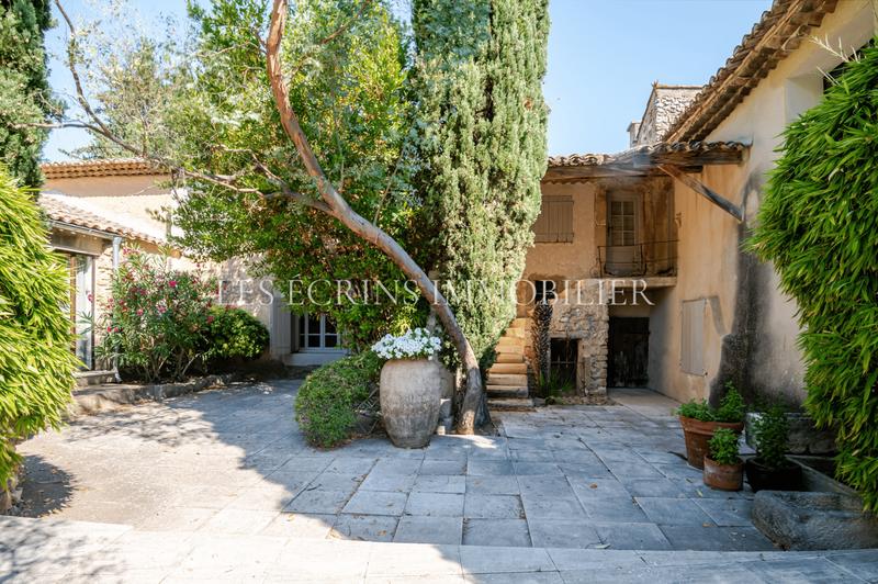 Maison - 600 m² - 8 pièces