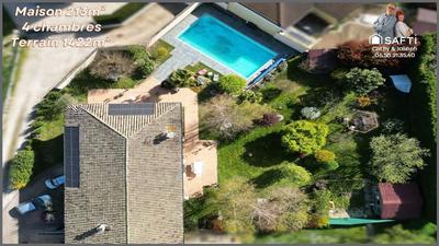 Maison - 213 m² - 6 pièces