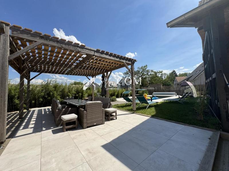 Demeure - 251 m² - 8 pièces