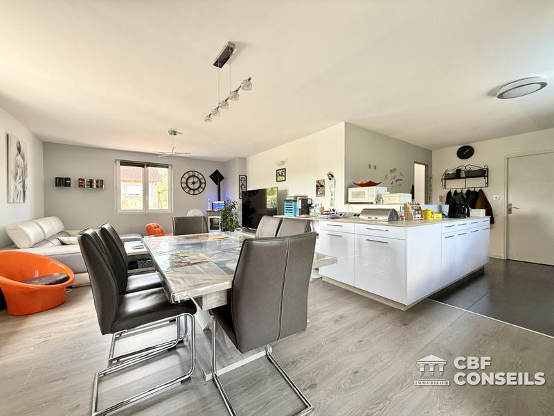 Maison - 270 m² - 9 pièces