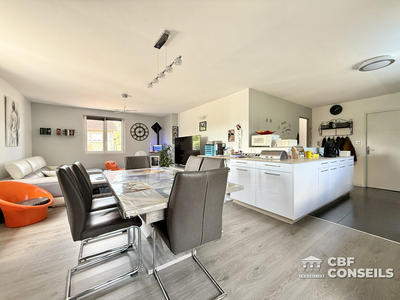 Maison - 270 m² - 9 pièces