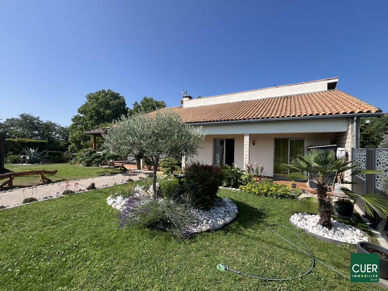 Maison - 245 m² - 9 pièces