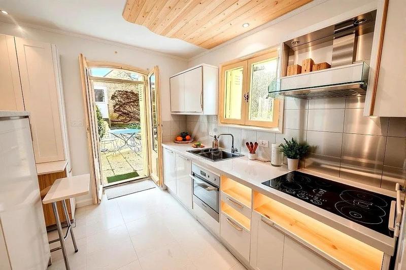 Maison - 331 m² - 11 pièces