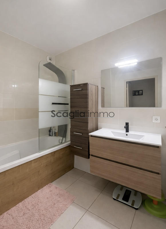 Appartement - 79 m² - 4 pièces