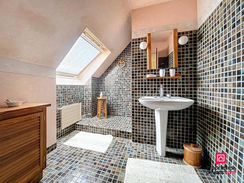 Maison - 280 m² - 10 pièces