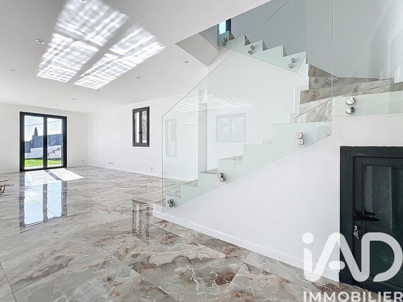 Maison - 121 m² - 4 pièces