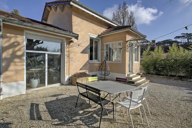 Maison - 239 m² - 7 pièces