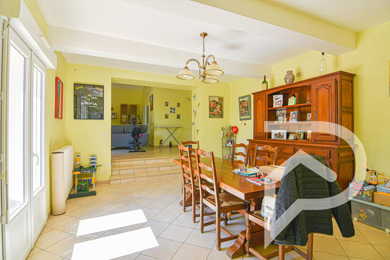 Maison - 187 m² - 11 pièces