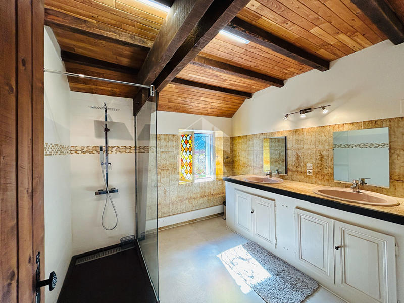 Maison - 265 m² - 7 pièces