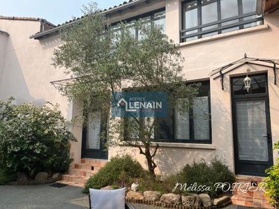 Maison - 373 m² - 20 pièces