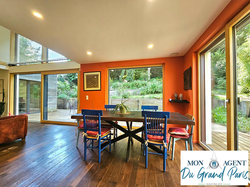 Maison - 230 m² - 8 pièces