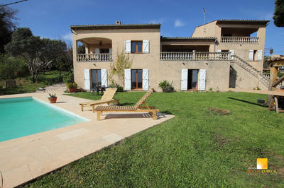Villa - 265 m² - 8 pièces