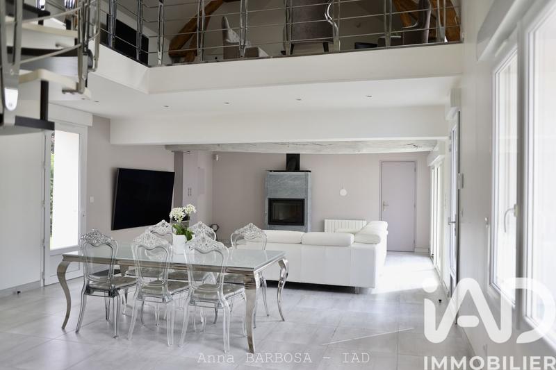 Maison - 361 m² - 10 pièces