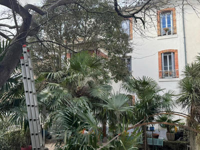 Maison - 256 m² - 9 pièces