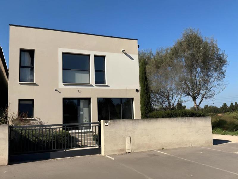 Local d'activité / Entrepôt - 225 m²