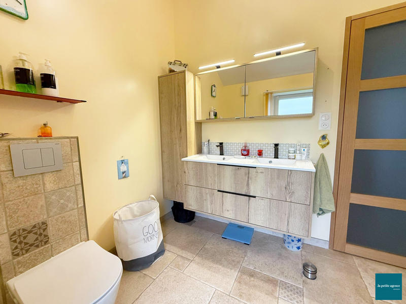 Maison - 250 m² - 8 pièces