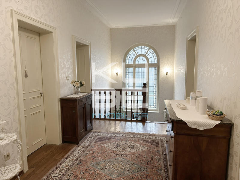 Maison - 280 m² - 12 pièces