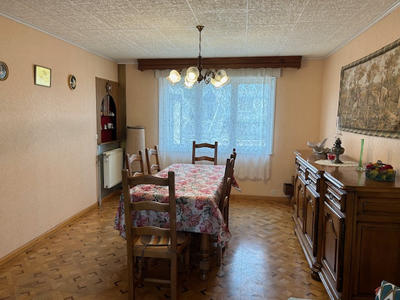 Maison - 93 m² - 7 pièces