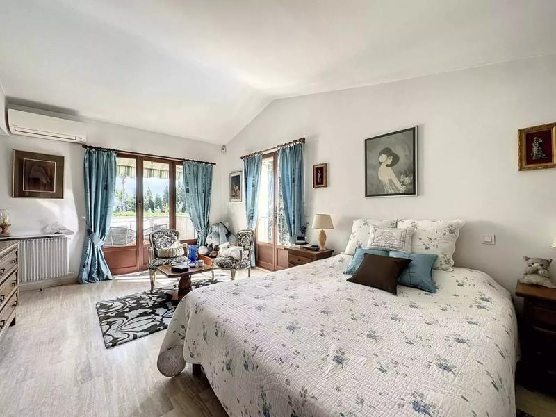 Villa - 320 m² - 10 pièces