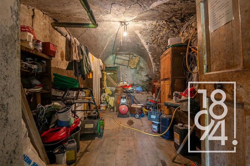 Maison - 300 m² - 4 pièces