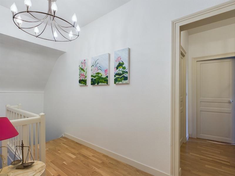 Maison - 280 m² - 9 pièces