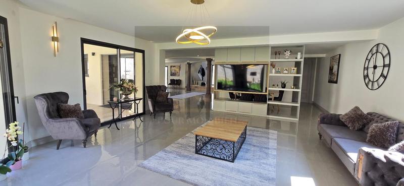 Maison - 315 m² - 8 pièces