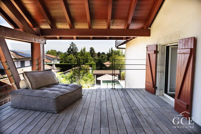 Maison ancienne - 243 m² - 8 pièces