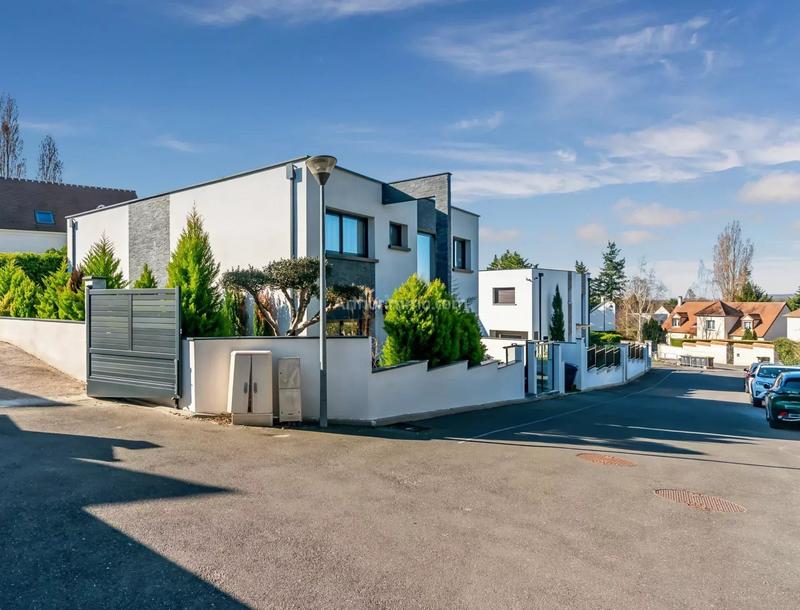 Maison - 145 m² - 5 pièces